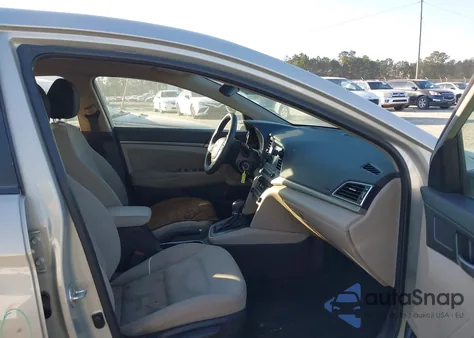 2018 Hyundai Elantra Sel z USA, uszkodzony, nr VIN 5NPD84LF4JH359499